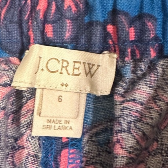 J. Crew Blue and Pink Flowered Shorts with Pockets Size 6 - Picture 3 of 4